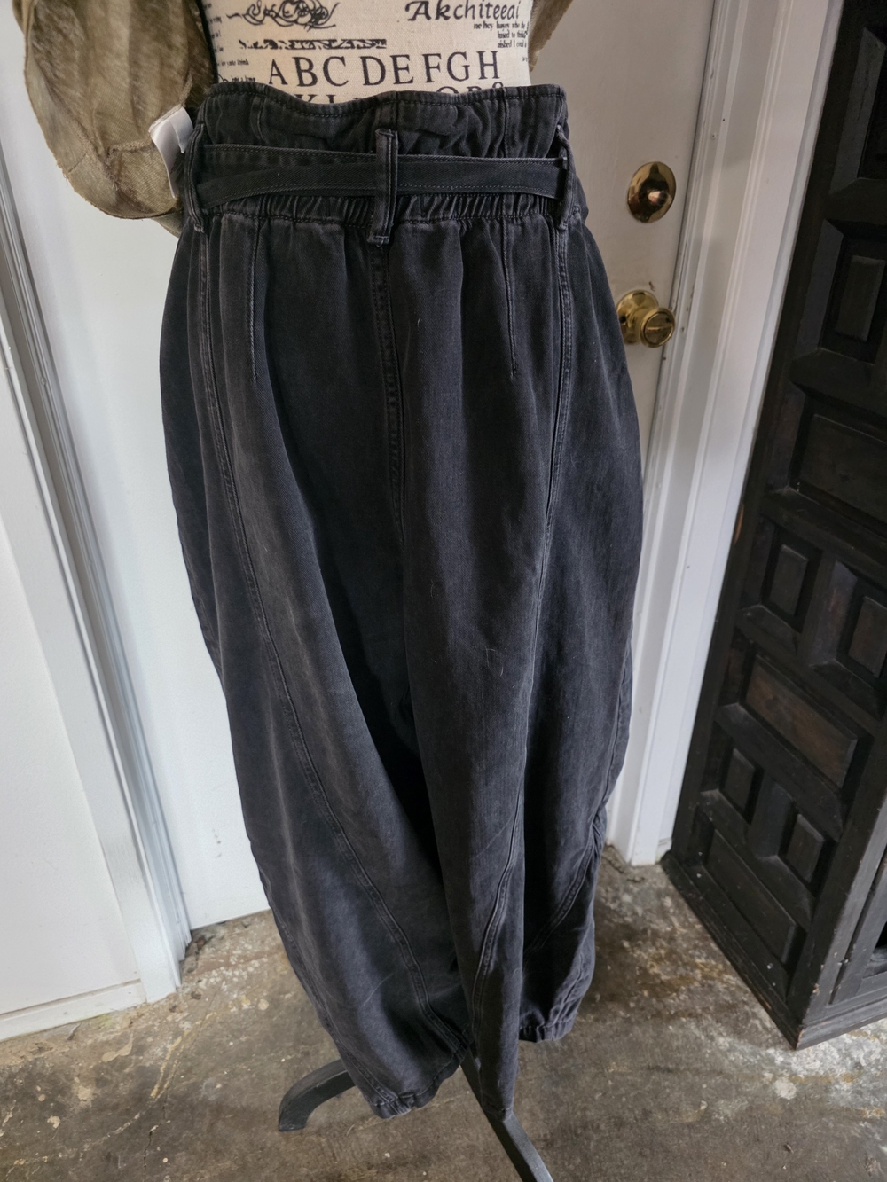 We The Free Charcoal D-Ring Belt Barrel Pants - Picture 3 of 7